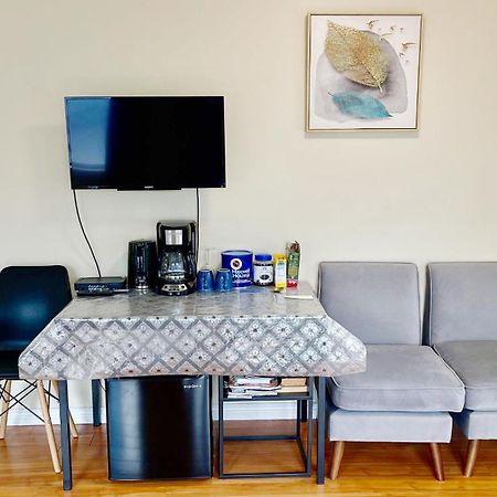 Private Suite With Separated Entrance Monica'S Home リッチモンド エクステリア 写真