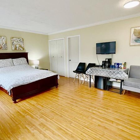 Private Suite With Separated Entrance Monica'S Home リッチモンド エクステリア 写真