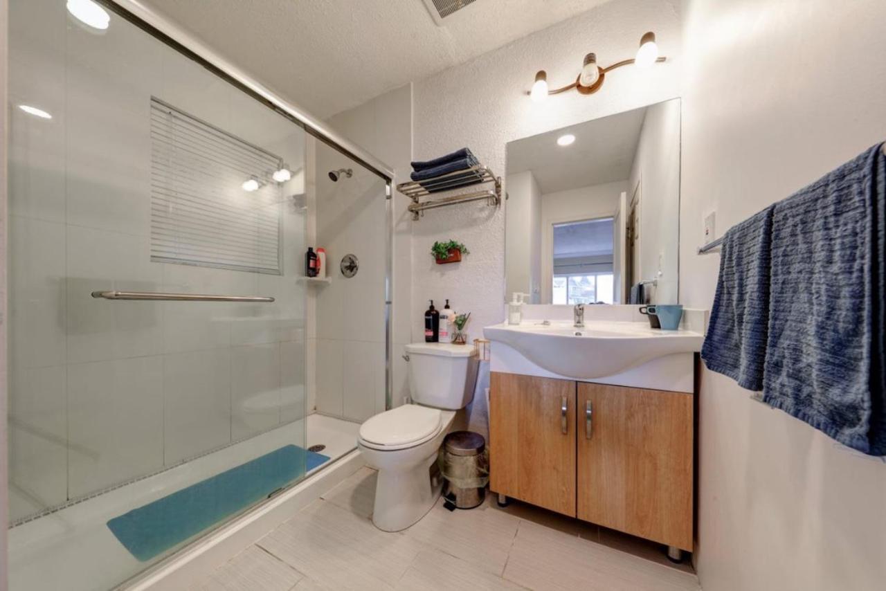 Private Suite With Separated Entrance Monica'S Home リッチモンド エクステリア 写真